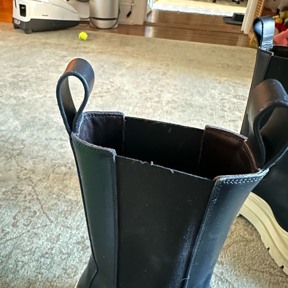 Bottega Venetta Tire Chelsea Boot in Black / Sea Salt - Picture 3 of 12